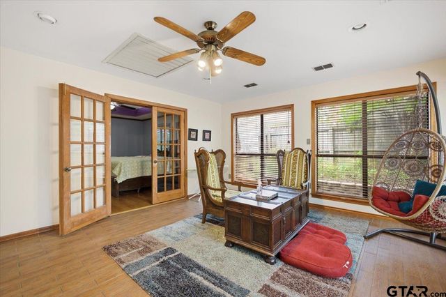 303 Linda Ln, Lindale, TX 75771