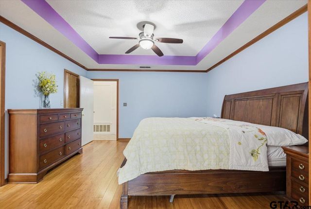 303 Linda Ln, Lindale, TX 75771