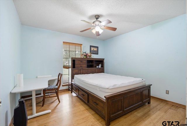 303 Linda Ln, Lindale, TX 75771