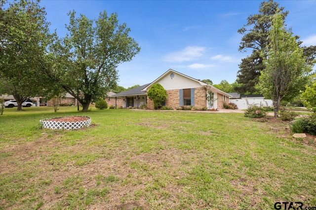 303 Linda Ln, Lindale, TX 75771