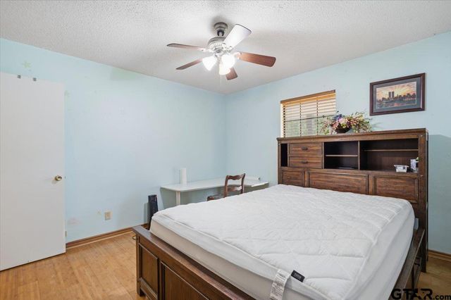 303 Linda Ln, Lindale, TX 75771