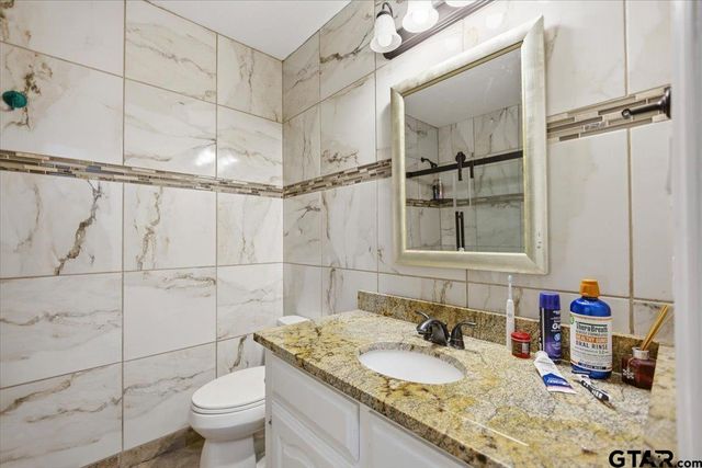 303 Linda Ln, Lindale, TX 75771