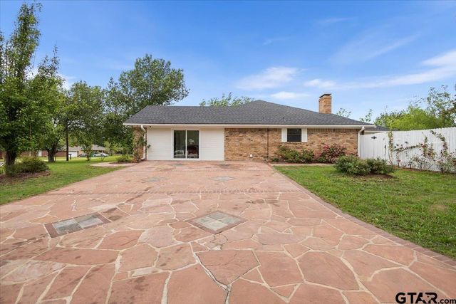 303 Linda Ln, Lindale, TX 75771