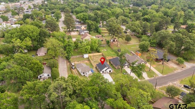 303 Linda Ln, Lindale, TX 75771