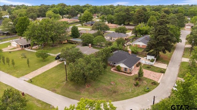 303 Linda Ln, Lindale, TX 75771