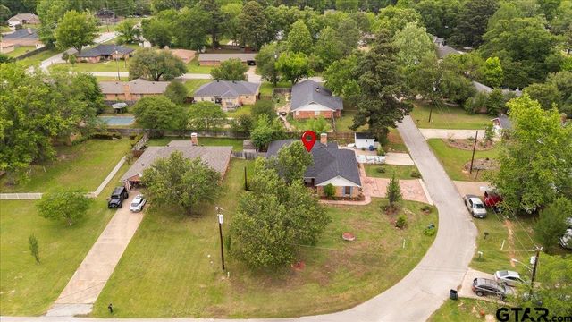 303 Linda Ln, Lindale, TX 75771