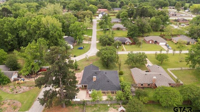 303 Linda Ln, Lindale, TX 75771