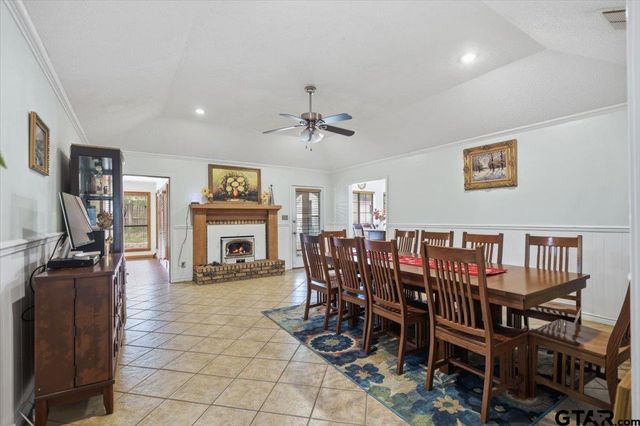 303 Linda Ln, Lindale, TX 75771