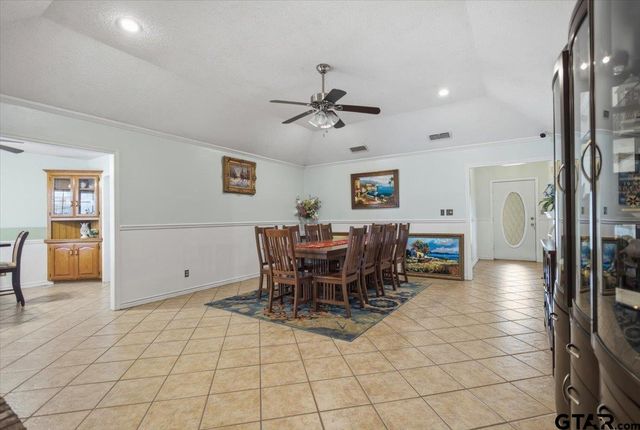 303 Linda Ln, Lindale, TX 75771
