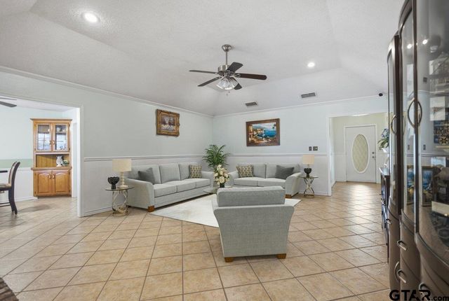 303 Linda Ln, Lindale, TX 75771