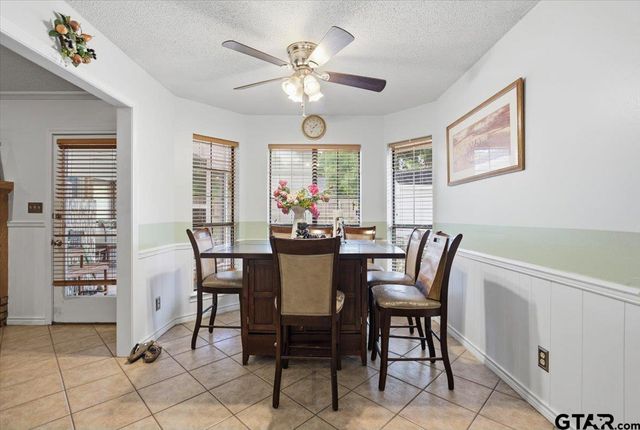 303 Linda Ln, Lindale, TX 75771