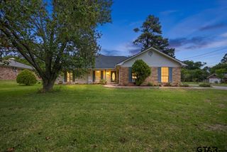 303 Linda Ln, Lindale, TX 75771
