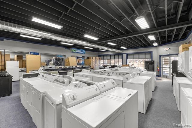 12732 E 8 Mile Road, Detroit, MI 48205