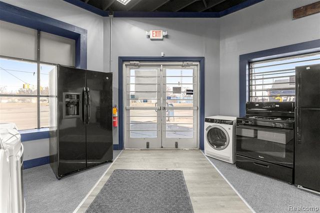 12732 E 8 Mile Road, Detroit, MI 48205