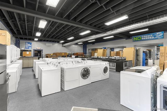 12732 E 8 Mile Road, Detroit, MI 48205