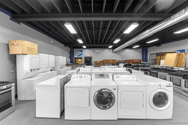 12732 E 8 Mile Road, Detroit, MI 48205