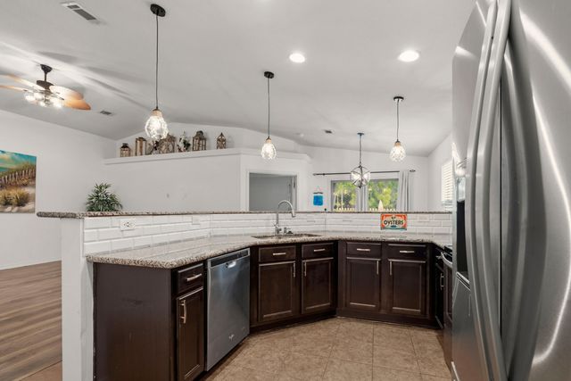 8434 Island Drive, Navarre, FL 32566