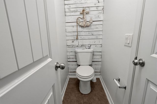 8434 Island Drive, Navarre, FL 32566