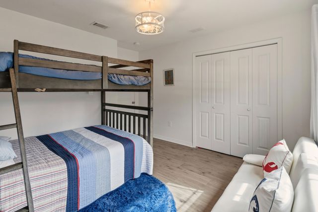 8434 Island Drive, Navarre, FL 32566