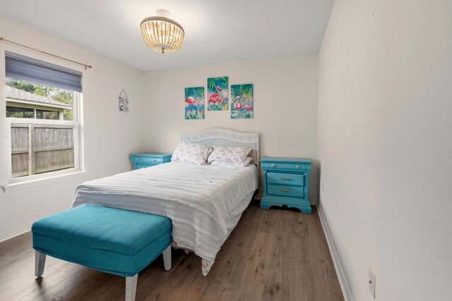 8434 Island Drive, Navarre, FL 32566