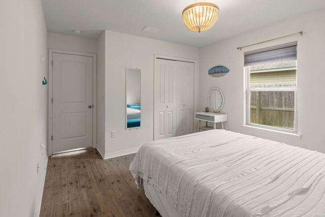 8434 Island Drive, Navarre, FL 32566