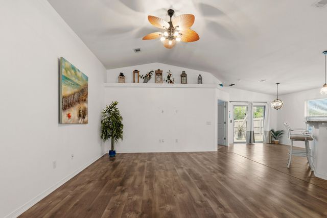 8434 Island Drive, Navarre, FL 32566