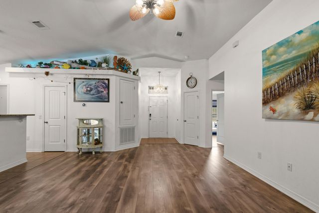 8434 Island Drive, Navarre, FL 32566