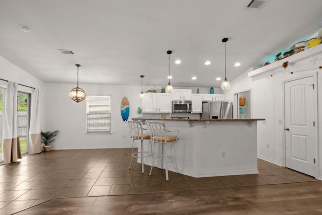 8434 Island Drive, Navarre, FL 32566