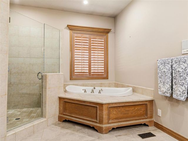 18632 Wolf Creek Drive, Edmond, OK 73012