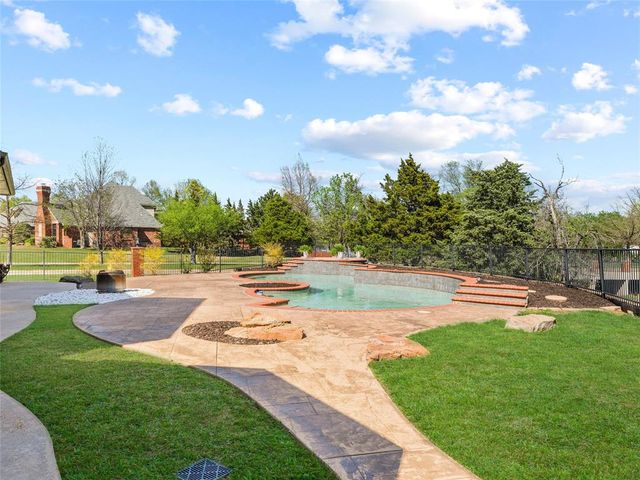 18632 Wolf Creek Drive, Edmond, OK 73012