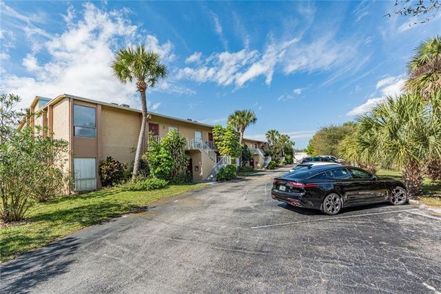 1555 14th Avenue 201, Vero Beach, FL 32960