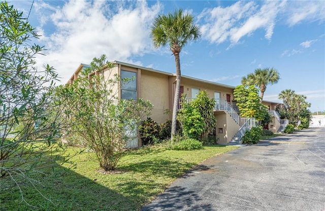 1555 14th Avenue 201, Vero Beach, FL 32960
