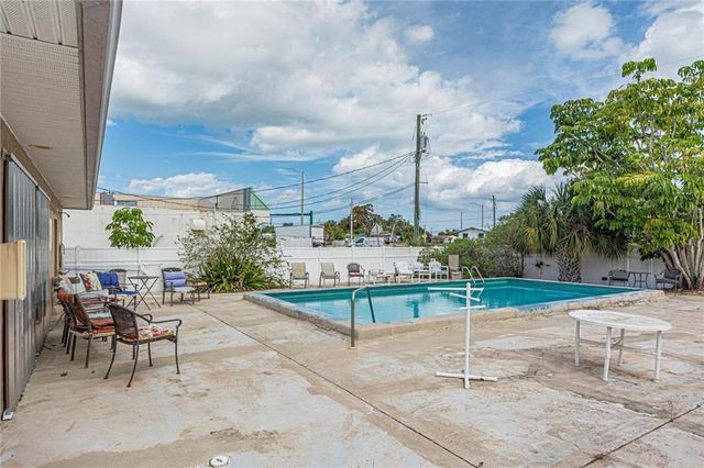 1555 14th Avenue 201, Vero Beach, FL 32960