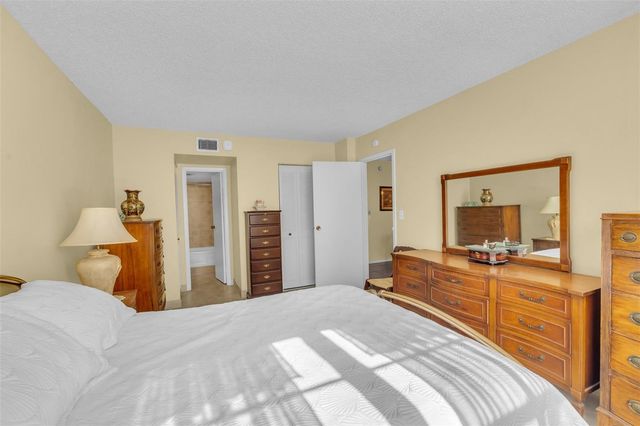 4850 NW 29th Court 221, Lauderdale Lakes, FL 33313