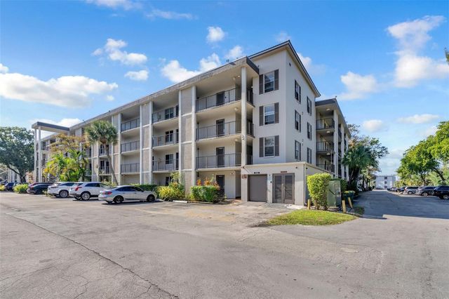 4850 NW 29th Court 221, Lauderdale Lakes, FL 33313