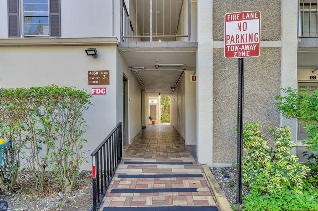 4850 NW 29th Court 221, Lauderdale Lakes, FL 33313