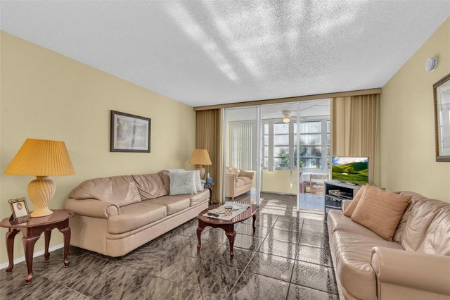 4850 NW 29th Court 221, Lauderdale Lakes, FL 33313