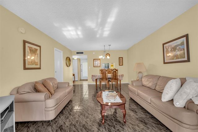 4850 NW 29th Court 221, Lauderdale Lakes, FL 33313