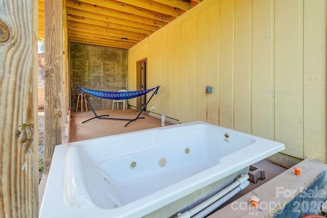 153 Vinewood Circle, Asheville, NC 28806