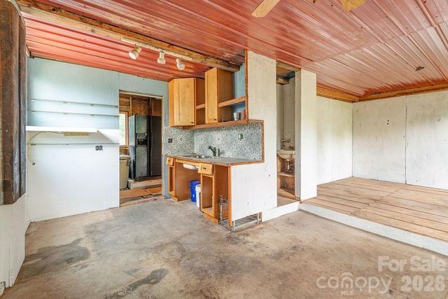 153 Vinewood Circle, Asheville, NC 28806