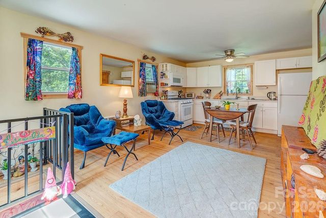 153 Vinewood Circle, Asheville, NC 28806