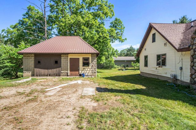863 E Wilcox Avenue, White Cloud, MI 49349