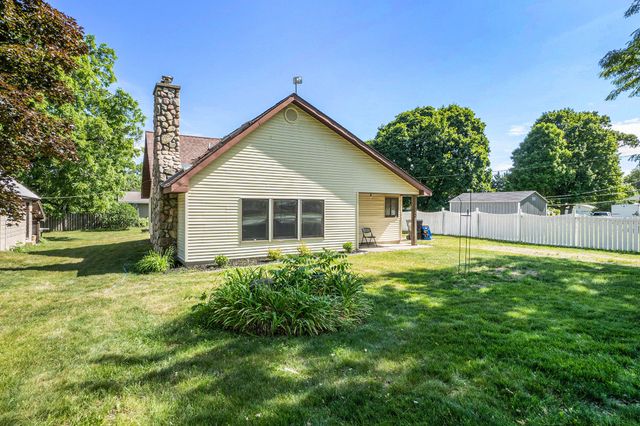 863 E Wilcox Avenue, White Cloud, MI 49349