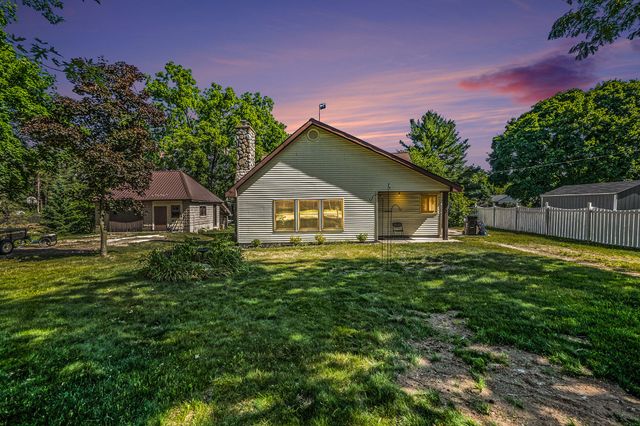 863 E Wilcox Avenue, White Cloud, MI 49349