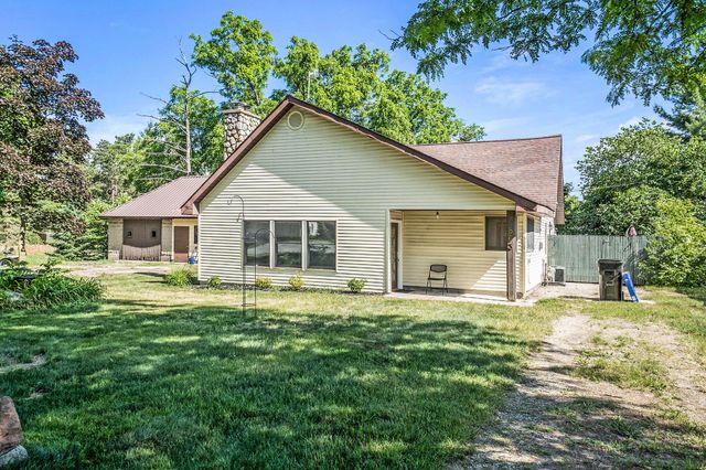 863 E Wilcox Avenue, White Cloud, MI 49349