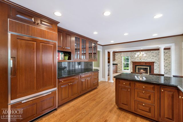 15345 Windmill Pointe Road, Grosse Pointe Park, MI 48230