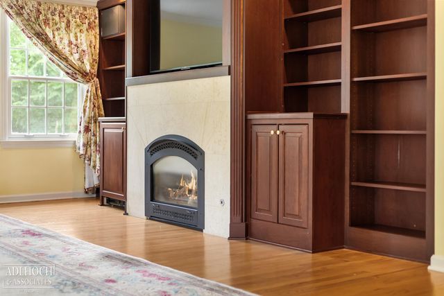 15345 Windmill Pointe Road, Grosse Pointe Park, MI 48230