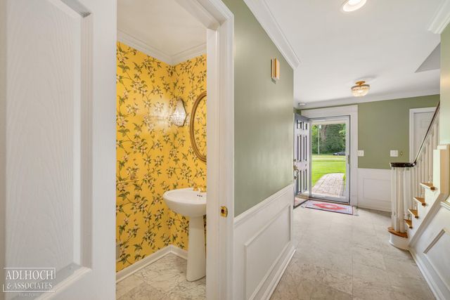 15345 Windmill Pointe Road, Grosse Pointe Park, MI 48230