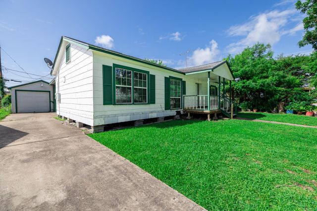 2206 Alabama Street, Baytown, TX 77520