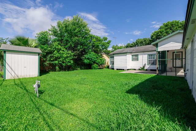 2206 Alabama Street, Baytown, TX 77520